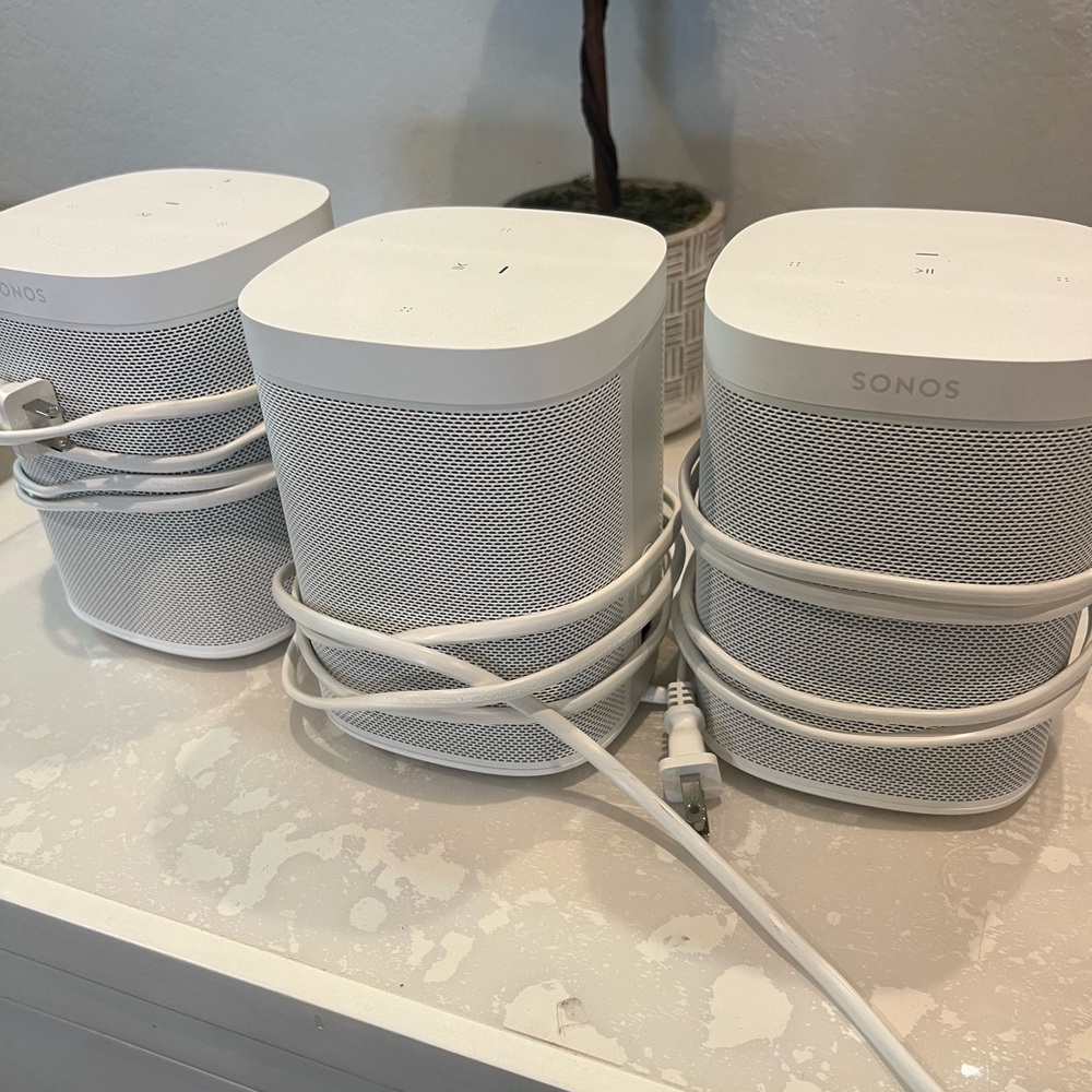 Set of 3 Sonos speakers